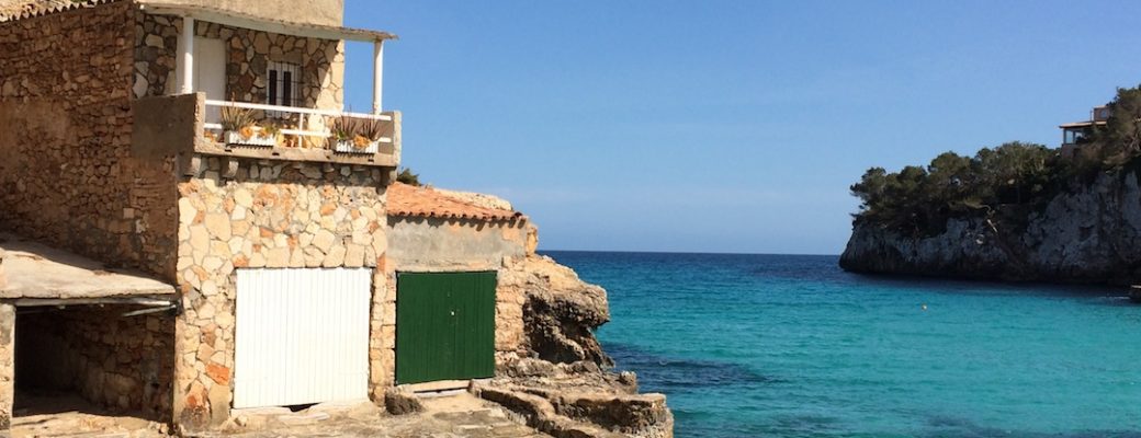 Mallorca Reflections: Hotels & Travel Magazine